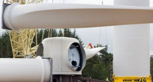 Installation des neuen 154-Meter-Rotors an der 6-Megawatt-Offshore-Windenergieanlage im dänischen Østerild.