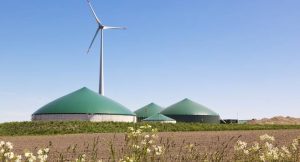 Biogasanlage mit Windrad