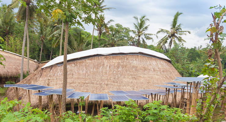Schule auf Bali wird mit Solarstrom versorgt