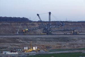Kohleausstieg und Klimaschützer: BUND und NABU für Kohlausstieg in Braunkohletagebau bei Hambach.
