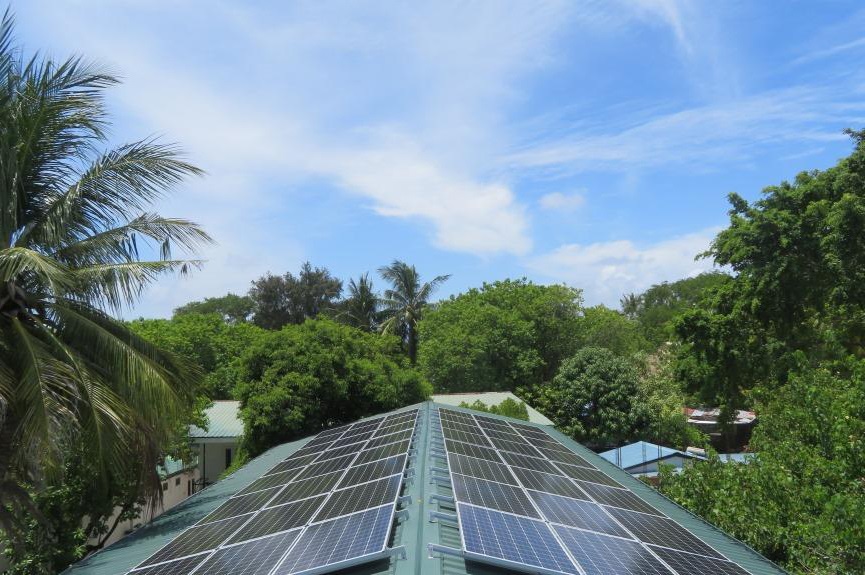 Ein Hotel auf den Malediven wird mit Solarstrom beliefert.