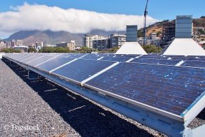 Photovoltaikanlage in Kapstadt. Neun Prozent der Ökostrom-Städte liegen in Afrika.