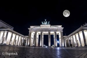 Zwölfte Earth Hour: Auch das Brandenburger Tor wurde eine Stunde nicht beleuchtet.
