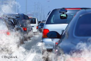 Hohe Konzentration von Stickstoffdioxid in der Luft kann zu vorzeitigen Todesfällen führen.