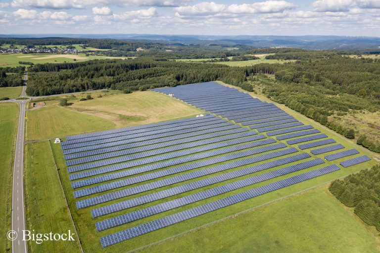 Deutschlands Photovoltaik-Anlagen mit Rekord-Juli bei Bruttostromerzeugung.